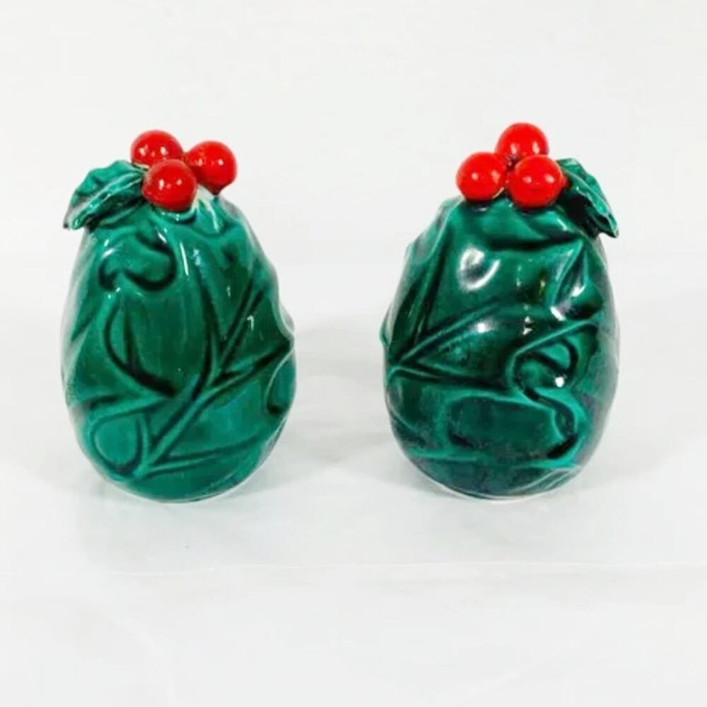 Vintage Lefton's Holly Berry Salt and Pepper Shaker‎ Set New W Tags Christmas